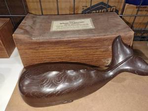 lot 3125 image: Avon deep woods whale organizer