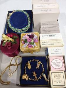 lot 3128 image: Avon jewelry and trinket boxes