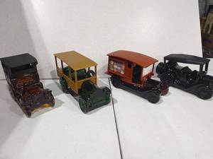 lot 3147 image: Avon glass vehicle cologne decanters