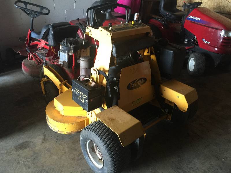 lot 9072 image: EVERRIDE SCORPION ZERO TURN LAWN TRACTOR- RUNS GREAT