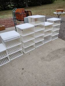 lot 839 image: plastic cubby shelving with 21 cubbies and three extra tops