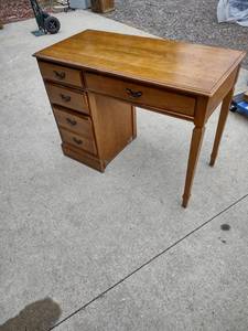 lot 840 image: Flanders Maple desk 40 in wide 19 in deep 29 in tall