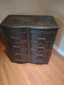 lot 851 image: Maitland Smith chest 8 drawers to pull out desktops 32 in wide 18 in deep 36 in tall