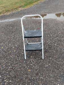 lot 855 image: white two-step step stool