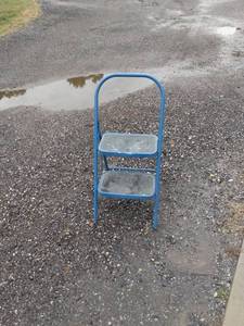 lot 856 image: two-step blue step stool