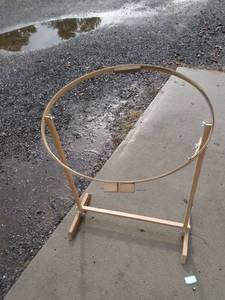lot 860 image: quilting hoop 26 in across 21-in deep 32-in tall