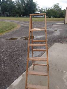 lot 866 image: 6 ft Warner wood step ladder