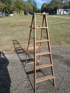 lot 877 image: 6 ft Keller step ladder wood