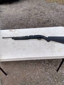 lot 880 image: crosman CO2 BB gun
