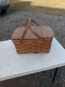lot 886 image: vintage basketville picnic basket 17 12 in Long 12 in deep 10 in tall