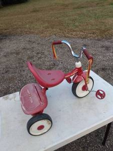 lot 889 image: radio flyer tricycle