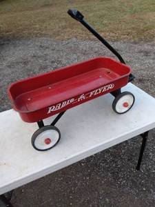 lot 891 image: radio flyer wagon has a little paint chipping