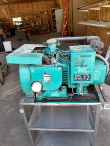 lot 896 image: McGraw-Edison Onan 4.0 RV GenSet generator untested
