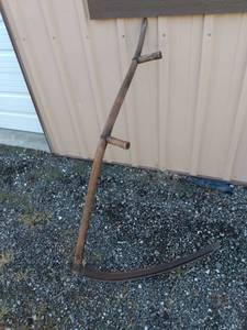 lot 899 image: antique cutting sickle with 32-in blade