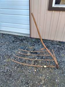 lot 900 image: antique wood hay fork longest tine 46 in shortest tine 42 in