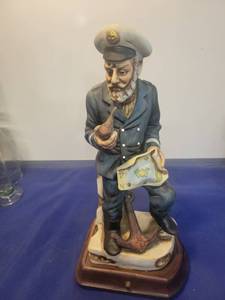 lot 3427 image: Sea captain statue music Box works