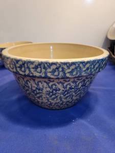 lot 3433 image: Sponge Ware bowl Roseville Ohio 12 qt