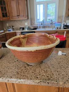 lot 3439 image: Pottery bowl With crack