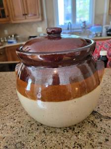 lot 3440 image: Bean pot