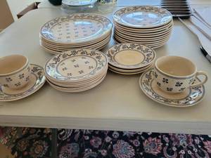 lot 3462 image: Johnson brother England Laura Ashley 33 pieces Iron stone