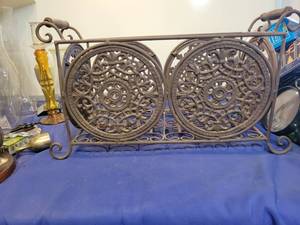 lot 3471 image: Metal 8 and a 12 by 20 flower pot