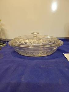 lot 3483 image: Clear oblong casserole dish
