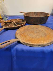 lot 3486 image: 3 cast iron pans
