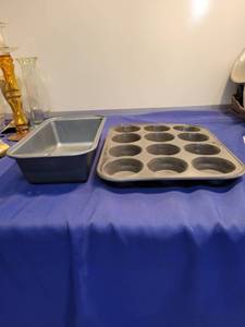 lot 3492 image: Bread Pan and muffin Pan