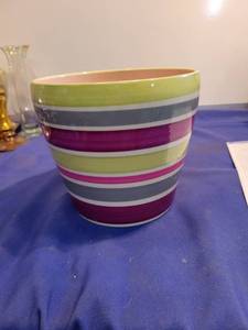 lot 3493 image: 6 and a 12 by 7 flower pot