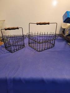lot 3498 image: Two heart shape wire baskets
