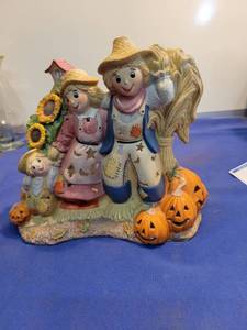 lot 3500 image: Scarecrow candle holder