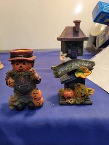 lot 3501 image: Pumpkin Candle holder and spook back cafe sign