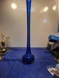 lot 3516 image: Blue bottle 24 tall