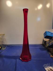 lot 3517 image: Red bottle 19 tall