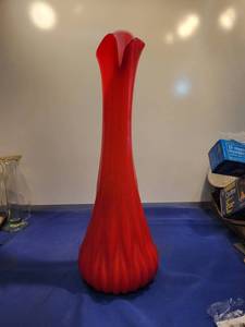 lot 3518 image: Red vase 19 tall