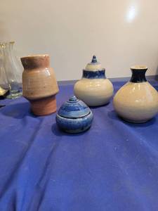 lot 3526 image: 4 vases made out of clay