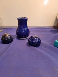 lot 3530 image: vase and paperweight