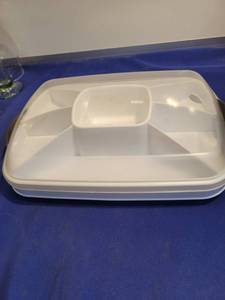 lot 3532 image: Pampered chef chilzan dip and or deviled egg Carrier perfect for the upcoming holidays