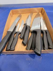 lot 3533 image: Farberware kitchen knife set