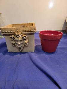 lot 3536 image: 2 flower pots
