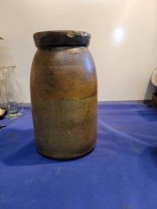 lot 3539 image: crock no lid chip around the top