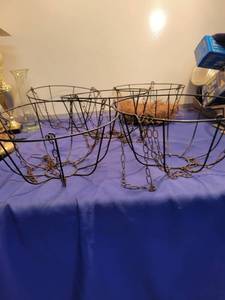 lot 3542 image: 5 wire hanging flower baskets