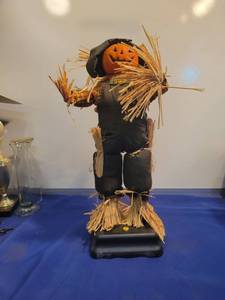 lot 3548 image: Scarecrow no batteries untested