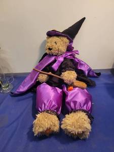 lot 3549 image: Bear witch