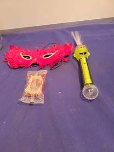 lot 3554 image: Halloween mask teeth and light