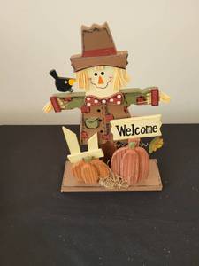 lot 3572 image: Scarecrow Welcome sign
