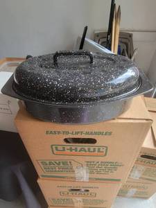lot 3575 image: Small graniteware roaster