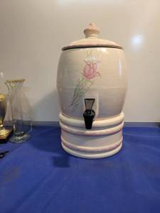 lot 3576 image: Ceramic beverage drink dispenser chip around the top inside rim