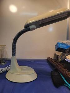 lot 3577 image: Ottlite lamp untested