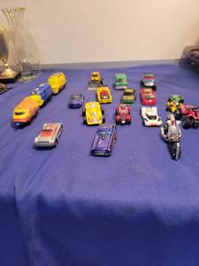 lot 3578 image: 18 toy cars